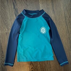 Carter’s boys rashguard size 3T in teal - excellent condition